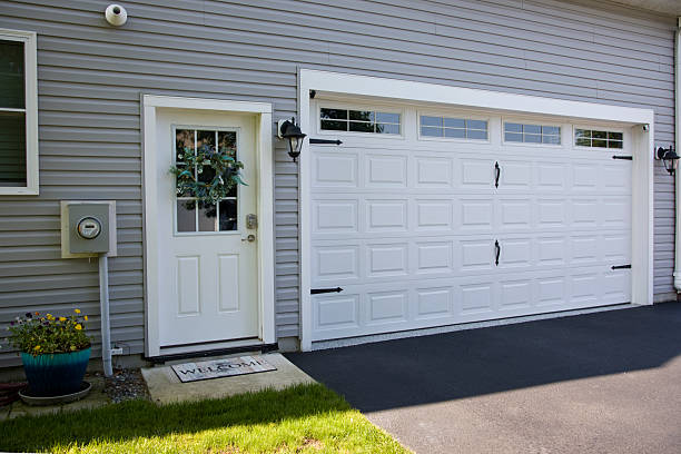24/7 Emergency Garage Door Panel Replacement experts in Hudson, MI